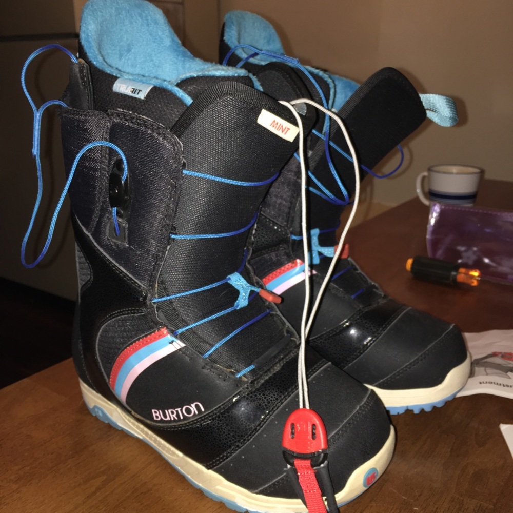 Brand new Burton women’s snowboard boots